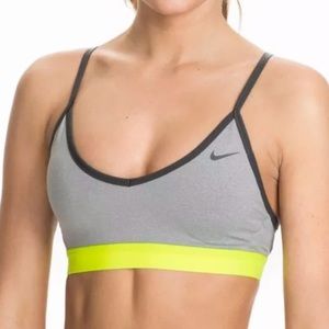 NIKE SPORTS BRA SUPER COMFORTABLE
